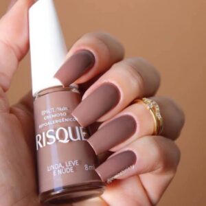 ESMALTE RISQUE LINDA LEVE E NUDE