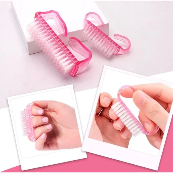 MINI ESCOVINHA DE UNHAS DE PLÁSTICO COM CERDAS DE NYLON E CABO ANATÔMICO DESLIZANTE